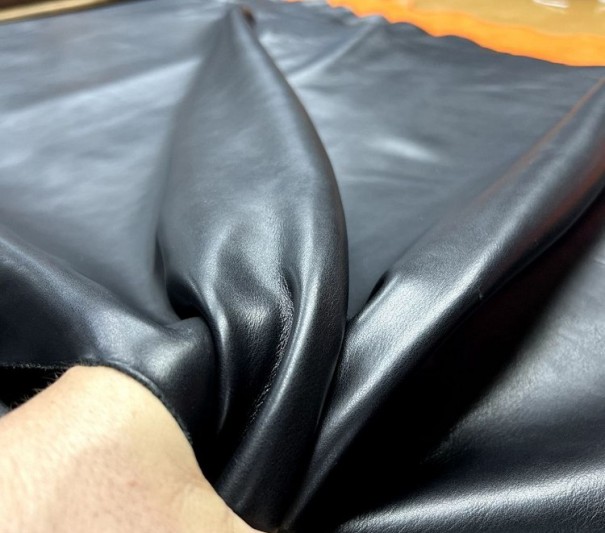 Каприз (Черный), 1.2-1.4 мм, с финишем, средний размер 180-200 дм²